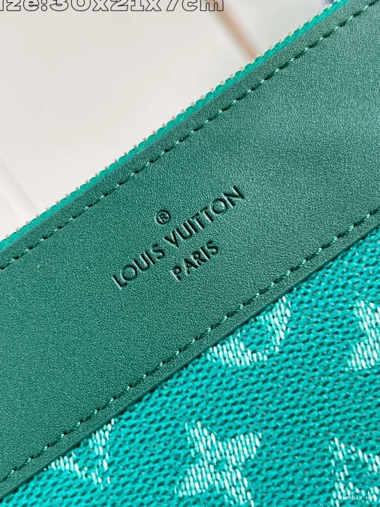 WIS LOUIS SOUPLE-30*21*7.5CM POCHETTE VUITTON VOYAGE 1129